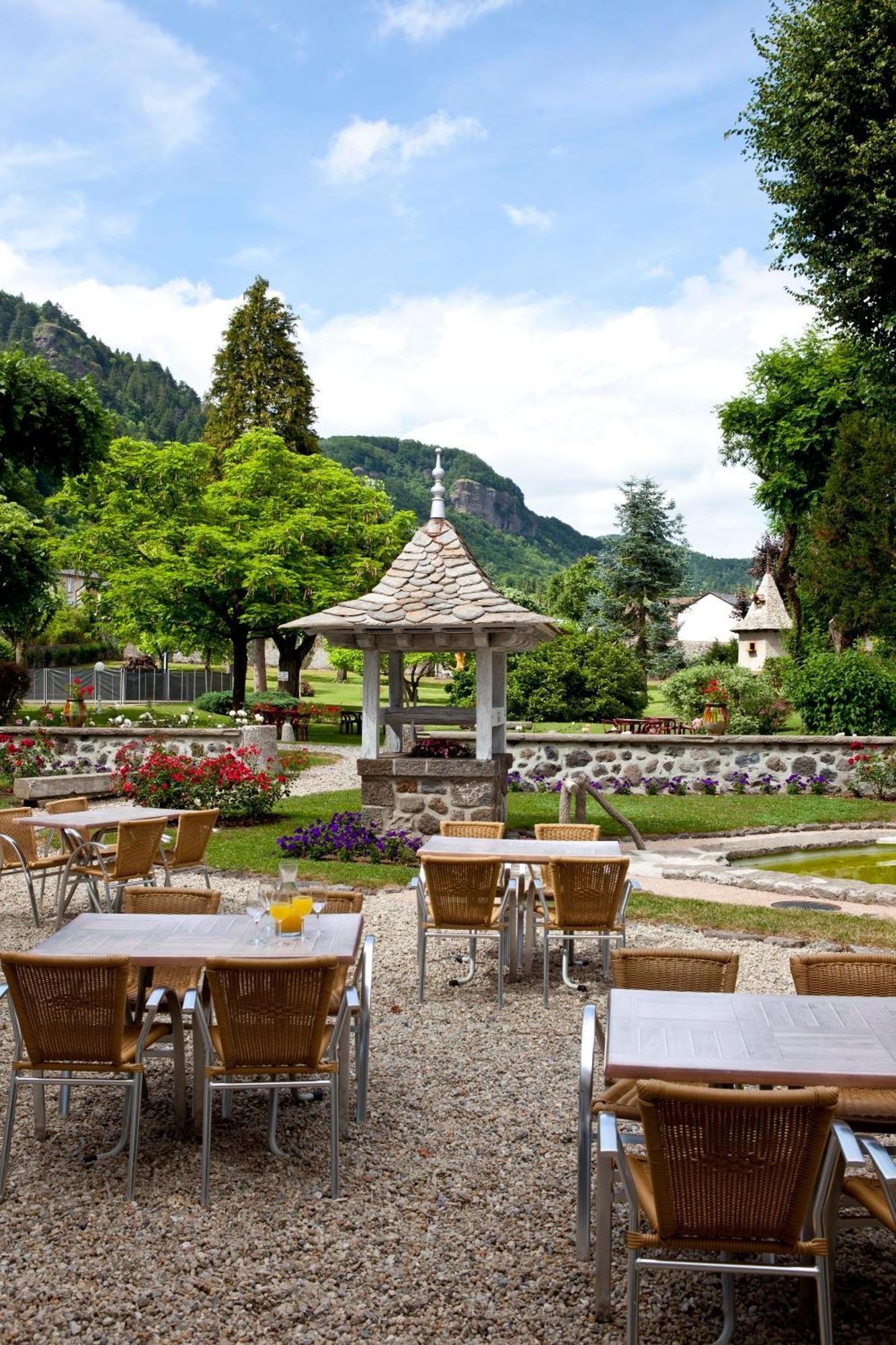 Hotel Beausejour Vic-sur-Cère Exterior foto